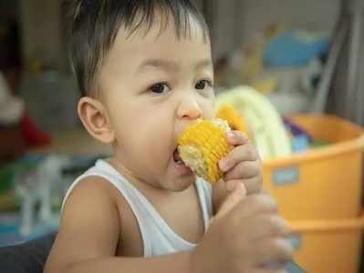 बाळाला मक्याचे दाणे खाऊ घालताय? मग हे आवर्जून वाचा!