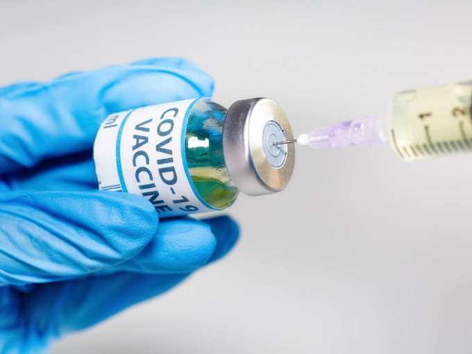 रूसी अरबपतियों ने अप्रैल में ही लगवा लिया टीका