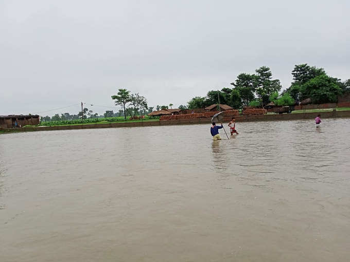 बाढ़ के हालात पर स्थानीय लोगों ने उठाए सवाल