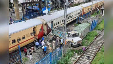 railway accident : रेल्वेची ट्रकला धडक; कांदिवली स्टेशनजवळ मोठा अपघात टळला