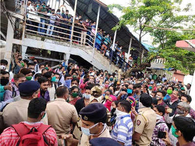 rail roko at Nalasopara : संयम सुटला! कामावर जाऊ द्या, संतप्त प्रवाशांचा उद्रेक; नालासोपाऱ्यात रेलरोको