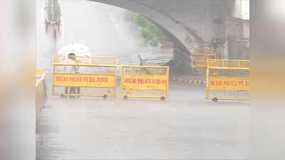दिल्ली-NCR में झमाझम बारिश, देखिए तस्वीरें