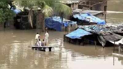 Bihar Flood News Update: बिहार के 10 जिले बाढ़ की चपेट में, साढ़े चार लाख से ज्यादा आबादी प्रभावित