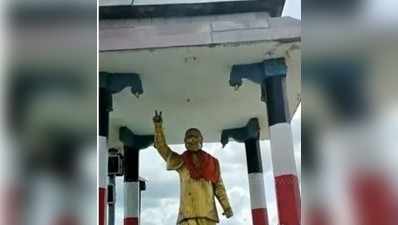 MGR statue: எம்.ஜி.ஆருக்கும் காவித்துண்டு... என்ன நடக்கிறது?