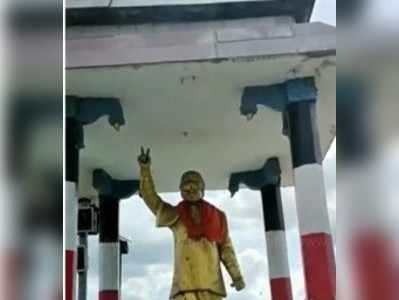 MGR statue: எம்.ஜி.ஆருக்கும் காவித்துண்டு... என்ன நடக்கிறது?