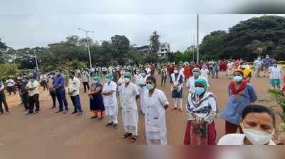 ವೈದ್ಯರು ಮತ್ತು ನರ್ಸಿಂಗ್‌ ಸಿಬ್ಬಂದಿ ಮೇಲೆ ನಡೆದ ಹಲ್ಲೆ ಖಂಡಿಸಿ ಬೆಳಗಾವಿ ಜಿಲ್ಲಾಸ್ಪತ್ರೆ  ಸಿಬ್ಬಂದಿ ಪ್ರತಿಭಟನೆ