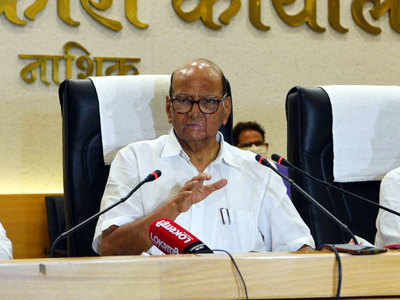 Sharad Pawar भाजप आणि फडणवीसांनी करोना संकटात राजकारण करू नये; पवार चिडले