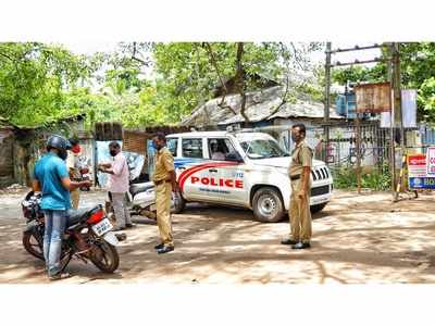 കൊല്ലത്ത് കൊവിഡ് സമ്പർക്ക വ്യാപനം പിടി വിട്ടു പോകുന്നു; പകുതിയിലേറെ പഞ്ചായത്തുകൾ ക്രിട്ടിക്കൽ കണ്ടെയ്ന്‍മെന്‍റ് സോണില്‍