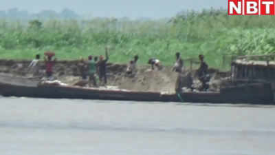 Bihar Floods: बाढ़ में समूचे गांव को लापता कराने की तैयारी में माफिया! देखिए लाइव वीडियो