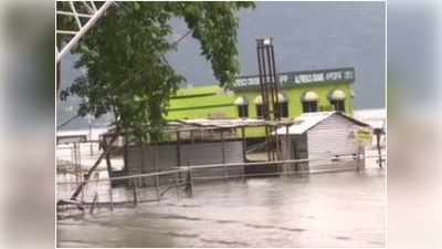 Assam Flood: असम में गहराया बाढ़ का संकट, 5 और लोगों की मौत, अब तक 128 की गई जान