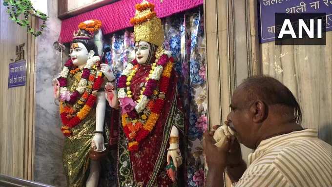 सावन के चौथे और अंतिम सोमवार पर मंदिरों में भगवान शिव की हुई पूजा अर्चना।