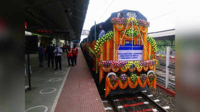भारतीय रेलवे ने बांग्लादेश को सौंपे 10 ब्रॉडगेज डीजल इंजन