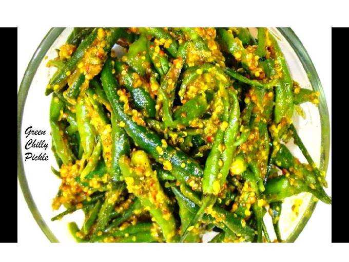 Sun Grow Maa Ka Hath Ka/Mother Made Homemade Masalo Se Bana Chatpata Marwari Rajasthani Green Chilli Pickle, 1 kg in Jar