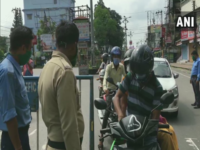 बंगाल में लॉकडाउन के बीच सड़कों पर पसरा सन्नाटा, विमान व ट्रेन सेवा भी बंद