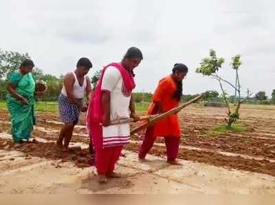 మదనపల్లె రైతు నాగేశ్వరరావు ఇద్దరి కూతుర్లకు అడ్మిషన్ లెటర్లు