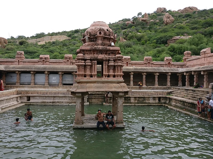 ಪವಿತ್ರ ನೀರಿನ ಮೂಲ