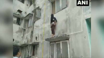 Ujjain News: आत्महत्या की कोशिश कर रही युवती को पुलिस ने बचाया