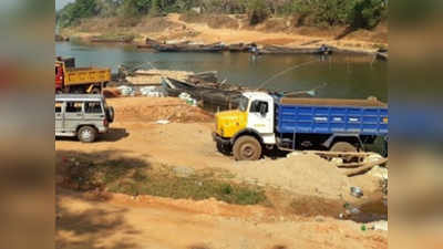 Sand Mafia: ఇసుక అక్రమ రవాణా.. అడ్డుకున్న రైతును లారీతో తొక్కించి హత్య!