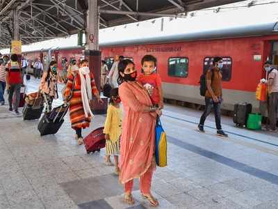 ചൂളംവിളി നിലച്ച് റെയില്‍വേ സ്‌റ്റേഷനുകള്‍; പാലക്കാട് റെയിൽവേ ഡിവിഷനിൽ മാത്രം ജീവിതം വഴി മുട്ടിയത് 5000ത്തോളം പേർക്ക്