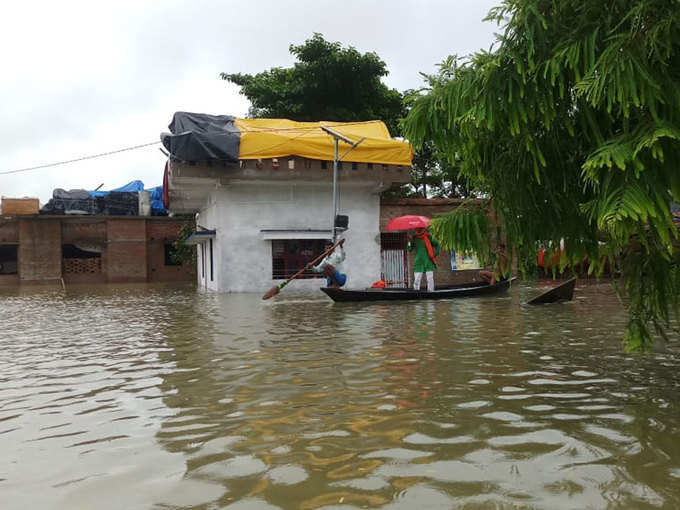 दीपक के गांव में पानी ही पानी