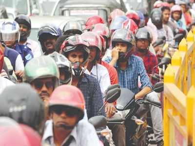 உயிருக்கு ஆபத்தை விளைவிக்கும் ஹெல்மெட்டுகள்: போக்குவரத்து அமைச்சகம் அதிரடி உத்தரவு