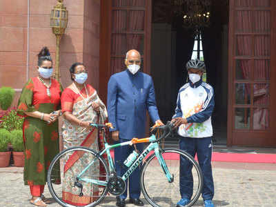 गाजियाबाद में प्लेटें धोता था ऐथलीट, राष्ट्रपति रामनाथ कोविंद ने ईदी में दी साइकिल