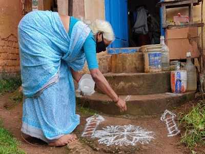 கருப்பர் கூட்டத்துக்கு எதிர்ப்பு: நூதன முறையில் பெண்கள் போராட்டம்!