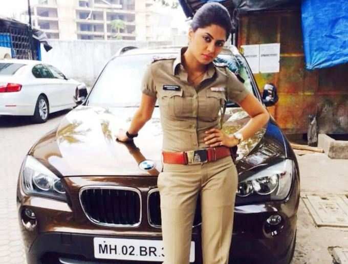 FIRથી ઘર ઘરમાં જાણીતી ચંદ્રમુખી પાસે છે BMW