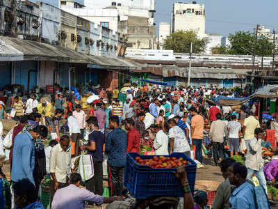 अवैध बाजार, लोगों की भरमार, कैसे होगी कोरोना की हार?