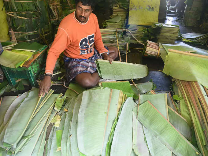 വാട്ടിയ വാഴയില