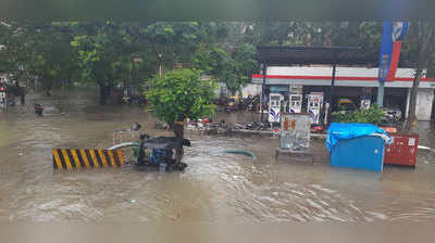heavy rain in mumbai : मुंबईकरांनो घरातच राहा; कार्यालयेही बंद ठेवा; मुंबई पालिकेचं आवाहन