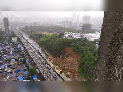 landslide in mumbai : कांदिवलीत पश्चिम द्रुतगती मार्गावर दरड कोसळली; वाहनचालक गाड्या सोडून पळाले!