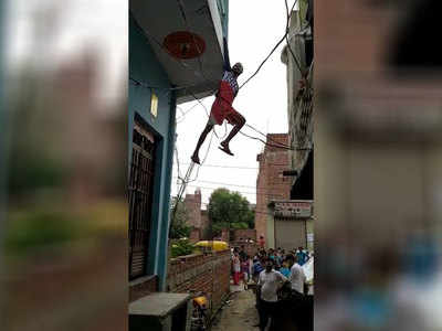 पड़ोसी ने तंज कसा तो सिरफिरे युवक ने छत से लगाई छलांग