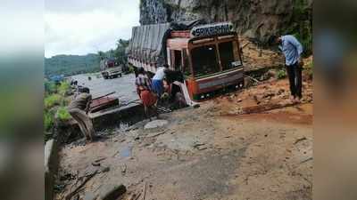 വാഹനങ്ങളെ ചതിച്ച് കുതിരാന്‍: ഇരട്ട തുരങ്കമുഖത്തെ കുഴിയില്‍ ചരക്കുലോറി വീണു