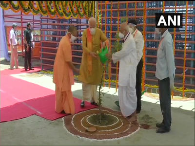 ರಾಮ ಮಂದಿರದ ಆವರಣದಲ್ಲಿ ಪವಿತ್ರ ಪಾರಿಜಾತ ನೆಟ್ಟ ಮೋದಿ..! ಶಿಲಾನ್ಯಾಸ ಕಾರ್ಯಕ್ರಮಕ್ಕೆ ವಿಧ್ಯುಕ್ತ ಚಾಲನೆ