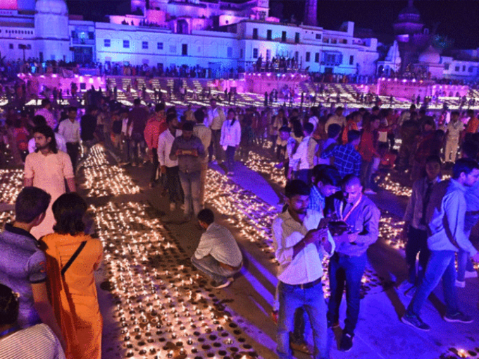 ದೀಪದ ಮೂಲಕ ರಾಮನನ್ನು ಬರಮಾಡಿಕೊಳ್ಳಲು ಸಜ್ಜಾದ ಅಯೋಧ್ಯೆ ಜನ