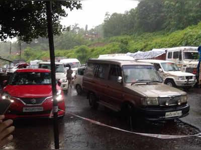 Mumbai-Goa Highway: कोकणात मुसळधार, मुंबई-गोवा महामार्ग ठप्प; चाकरमान्यांची कोंडी