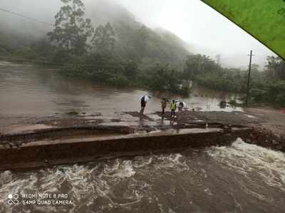 തുടര്‍ച്ചയായ മൂന്നാം വര്‍ഷവും മഴയില്‍ മുങ്ങി പെരിയവര പാലം.... ഗതാഗതം നിലച്ചു!