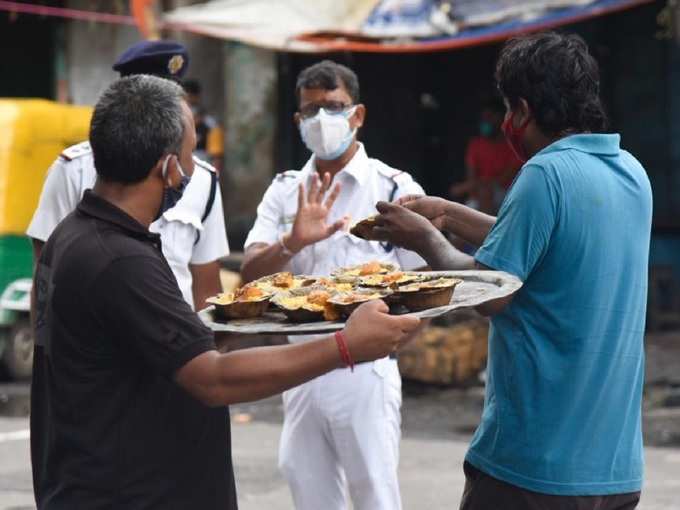 কোথায় লকডাউন?