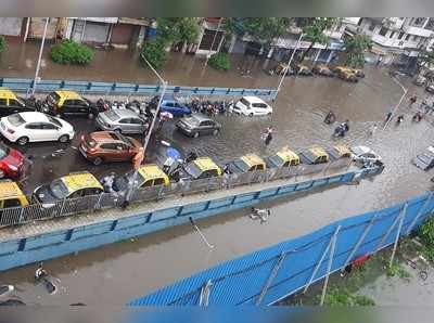 Mumbai Rain: मुंबईत १२ तासांत सर्वाधिक पावसाची नोंद, घरांत पाणी शिरले