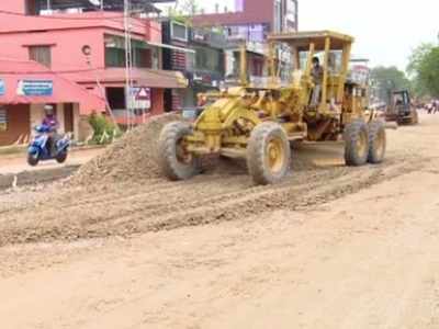 ദേശീയപാത വെട്ടിമുറിച്ച് നാലുവരിപ്പാതയാക്കാനുള്ള കരാറിൽ വിവാദം; തലസ്ഥാനത്ത് തിരിച്ചെത്തി മന്ത്രി നിർമാണം നിർത്തിച്ചു