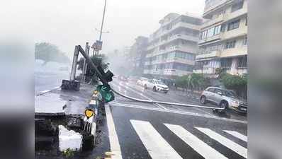 Mumbai rains Updates: मुंबई में भारी बारिश से बाढ़ जैसे हालात, मरीन ड्राइव से टकराया हाई टाइड