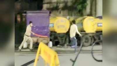 Jabalpur: शराब दुकानदारों पर पुलिस की मेहरबानी, कर्फ्यू में खरीदने आए युवकों पर बरसाई लाठी