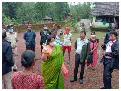 ಪ್ರವಾಹ ಪೀಡಿತ ಪ್ರದೇಶಗಳಿಗೆ ಭೇಟಿ ನೀಡಿ ಪರಿಶೀಲಿಸಿದ ಕಾರವಾರ ಶಾಸಕಿ ರೂಪಾಲಿ ನಾಯ್ಕ