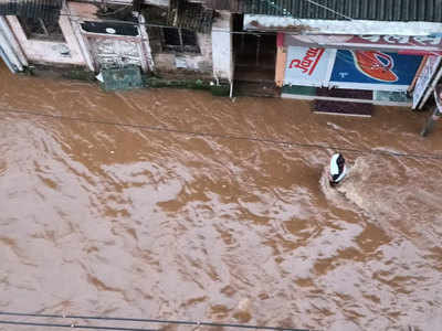 Heavy rain in Mumbai : अतिवृष्टीला नैसर्गिक आपत्ती घोषित करा; मुंबईकरांना प्रत्येकी १० हजार रुपये द्या: भाजप
