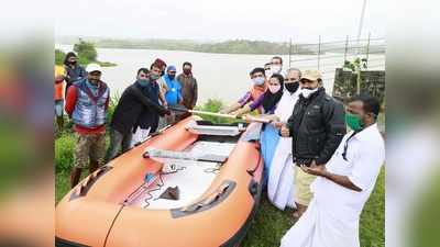 അഗ്നിരക്ഷാസേനക്ക് ജില്ലാപഞ്ചായത്ത് ബോട്ടുകള്‍ കൈമാറി