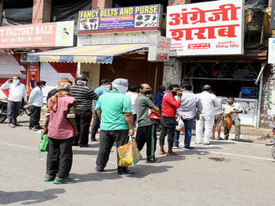 Liquor shops in Delhi : दिल्ली में अब एक घंटा अधिक खुलेंगी शराब की दुकानें
