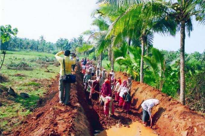 ​ബി ടെക് മുതല്‍ എംബിഎക്കാര്‍ വരെ