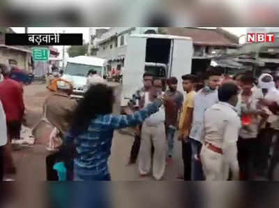 Badwani News: पुलिस ने बीच सड़क पर की ग्रंथी की पिटाई, वीडियो वायरल होने के बाद लीपापोती की कोशिश
