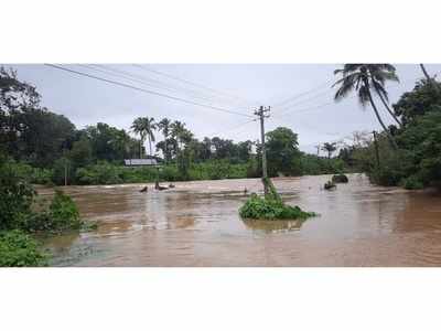 അട്ടപ്പാടിയില്‍ ആറിടങ്ങളില്‍ ഉരുള്‍പൊട്ടല്‍ ഭീഷണി; തെന്നിലാപുരം പാലം പൂർണ്ണമായും വെള്ളത്തിനടിയിൽ, വാഹന ഗതാഗതം തടസ്സപ്പെട്ടു